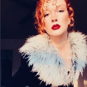 Meet your Poshers, Pearl and Scarlett